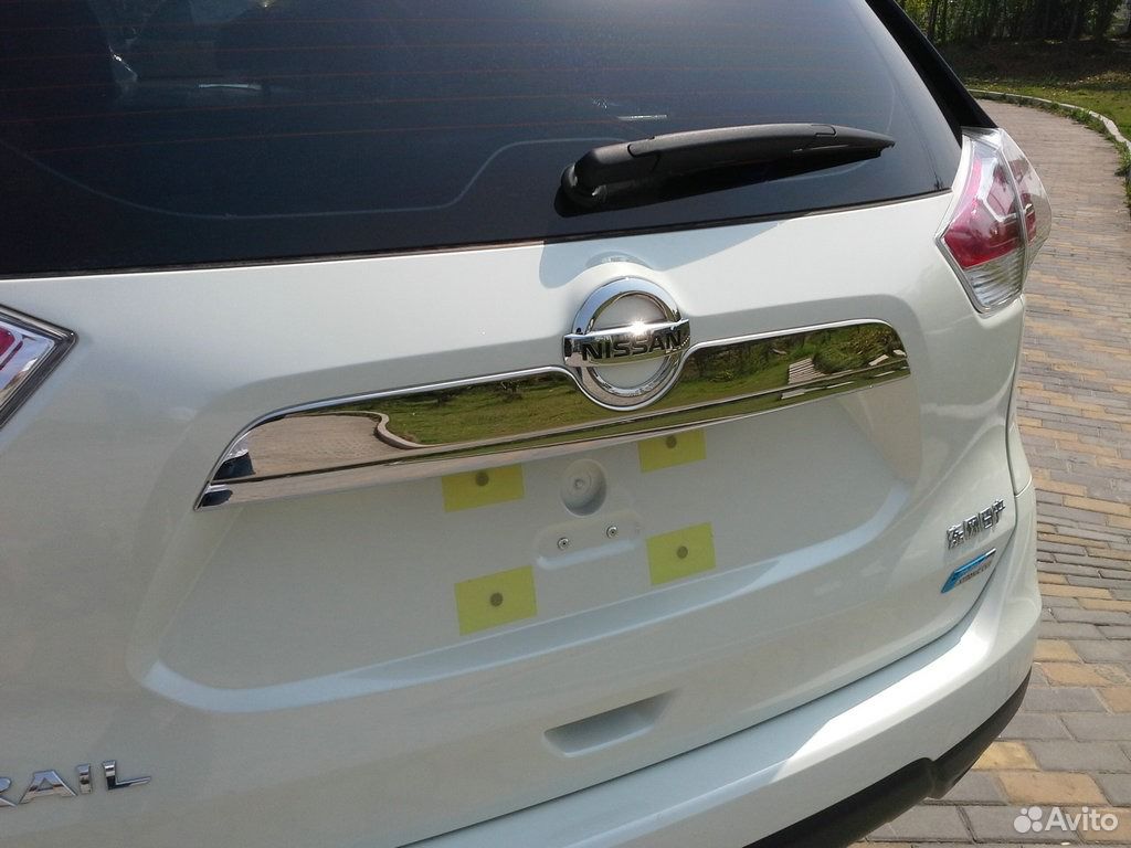 Молдинг на багажник (верхний) Nissan X-Trail (2015
