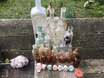 Немецкие старые бутылки и пробки