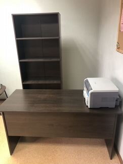 Офисный стол и шкаф