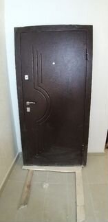 Дверь металическая входная б/у