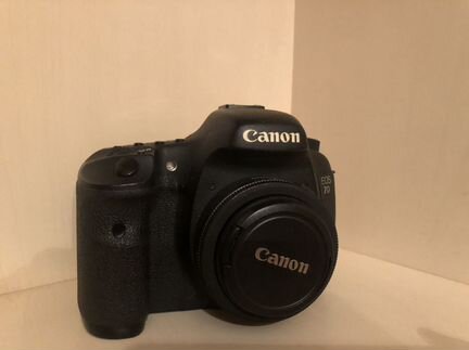 Canon EOS 7D + Canon EF 40mm f/2.8 STM