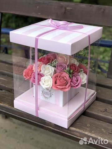 Цветы в подарочной коробке