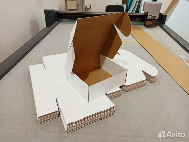 Вырезка коробок, резка картона, гофрокартона