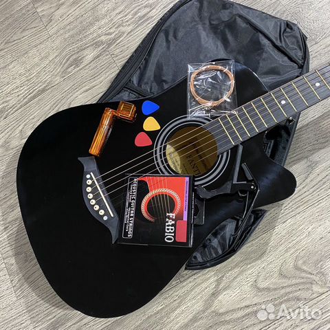 Гитара с комплектом для новичка