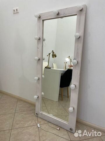 Зеркало с подсветкой в гостиную в интерьере