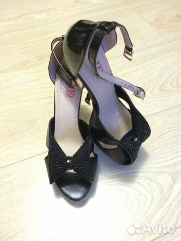 Туфли с открытым носом Туфли с открытым носом