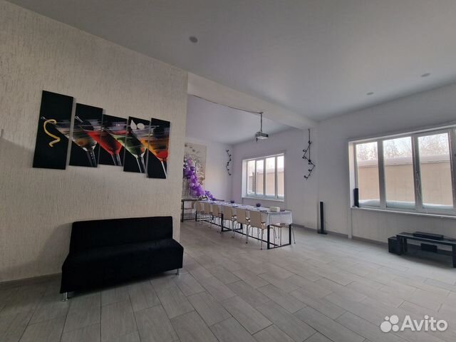 

3-к. коттедж, 270 м²