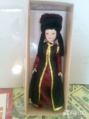 Кукла в Калмыцком праздничном костюме. Фарфор