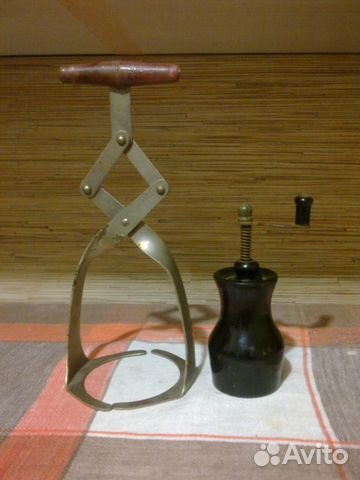 Кухон утварь- тесторезка,мельница,захват,кусачки