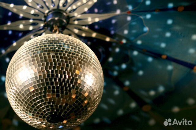 Декор диско зеркальные шары 90х новогодний дизайн