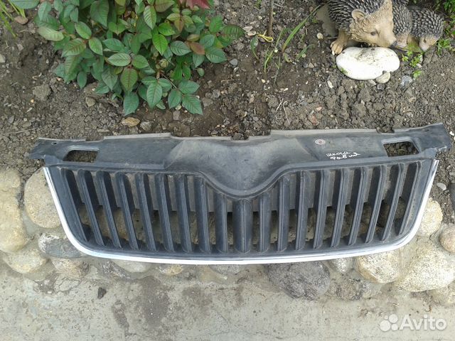 Решетка переднего бампера Skoda Fabia