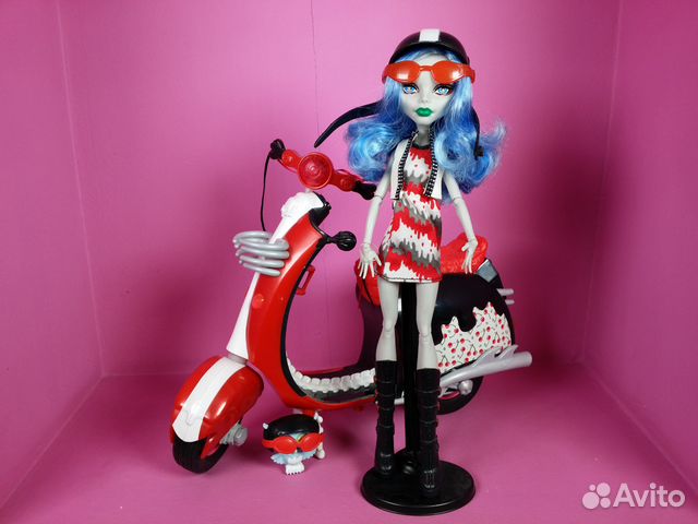 Гулия Йелп и скутер скариж М Хай - кукла в колбе Гулия Йелп и скутер скариж М Хай - кукла в колбе