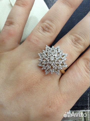 Золотое кольцо с бриллиантами Золотое кольцо с бриллиантами