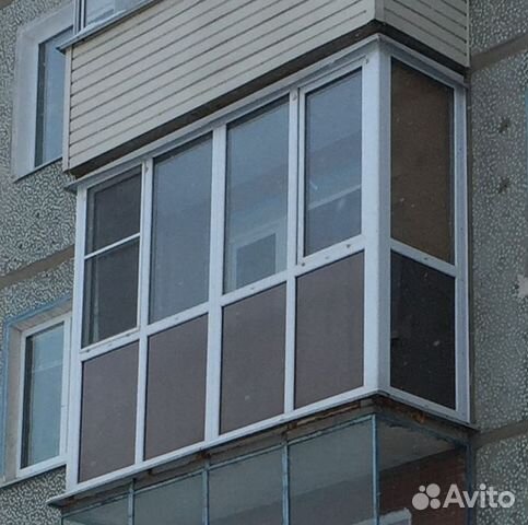 Балконы псков. Тонированный балкон фото. Черный тонированный балкон. Затонированный балкон Сильвер серебро. Тонировка балкона зеркальной пленкой цена.