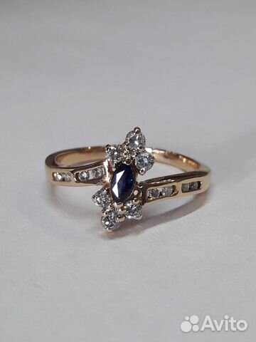 Золотое кольцо с сапфиром и бриллиантами