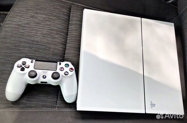 Sony PlayStation 4 White Edition