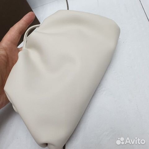 Сумка Bottega Veneta Pouch Боттега Клатч Молочная Сумка Bottega Veneta Pouch Боттега Клатч Молочная