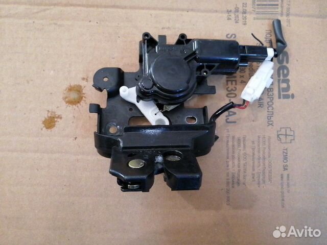 Замок багажника Mazda 3 BK Z6 2004 Замок багажника Mazda 3 BK Z6 2004