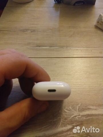 Зарядка/кейс для наушников Apple AirPods