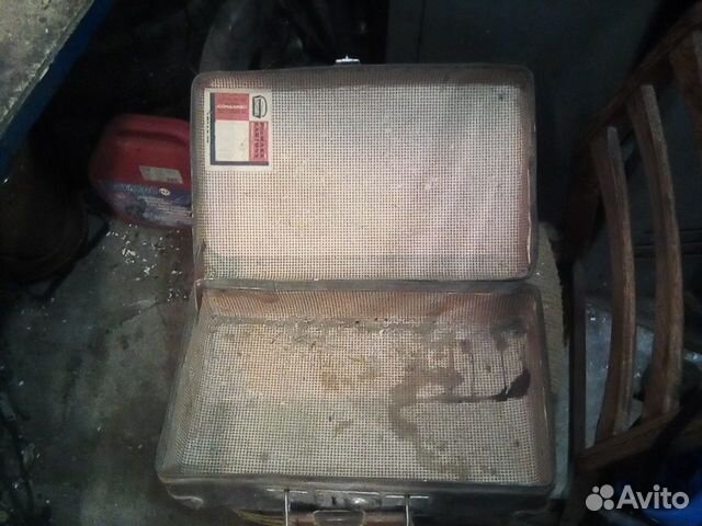 Старый картонный чемоданчик
