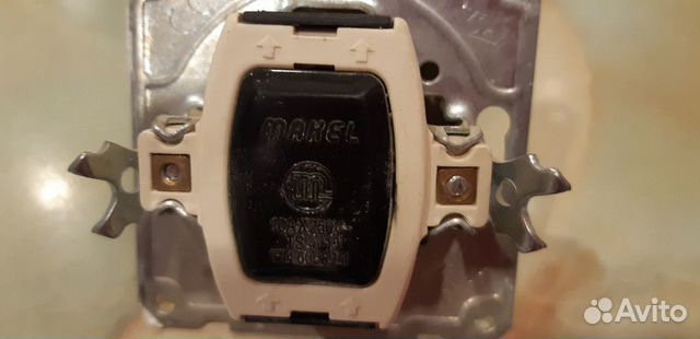 Выключатель Выключатель