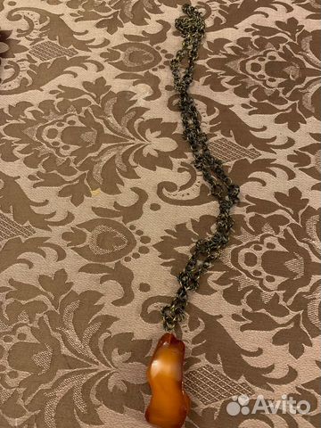 Кулон из натурального янтаря с цепочкой