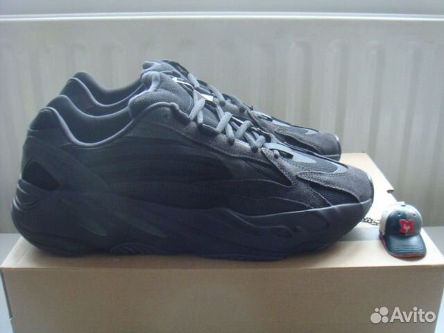 Adidas Yeezy Boost 700 V2 Vanta Adidas Yeezy Boost 700 V2 Vanta