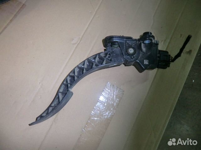 Педаль газа Мицубиси Лансер 10 2,0 механика