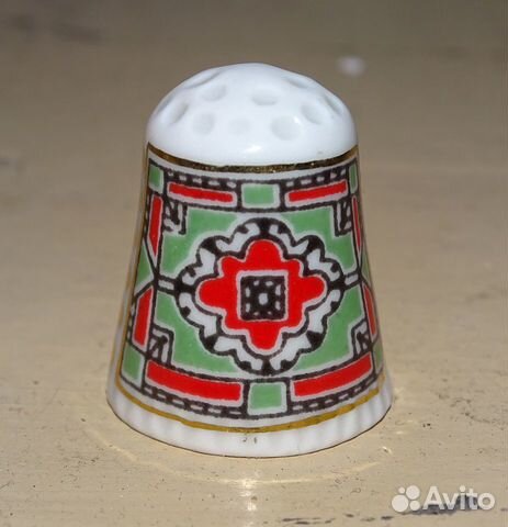 Редкий фарфоровый наперсток 