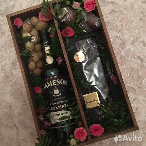 Ящик для вина и дополнительным отсеком