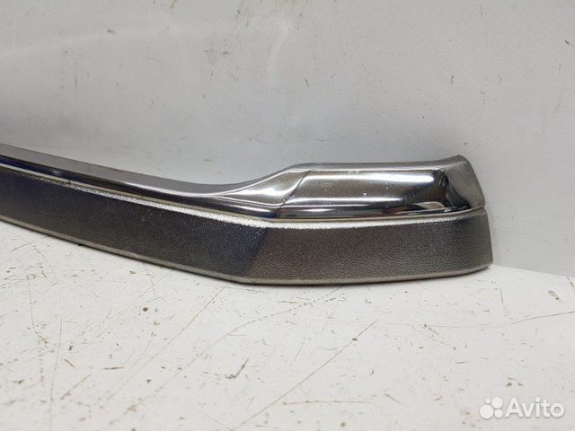 Хром решетки радиатора левый Toyota Hilux 8 2015