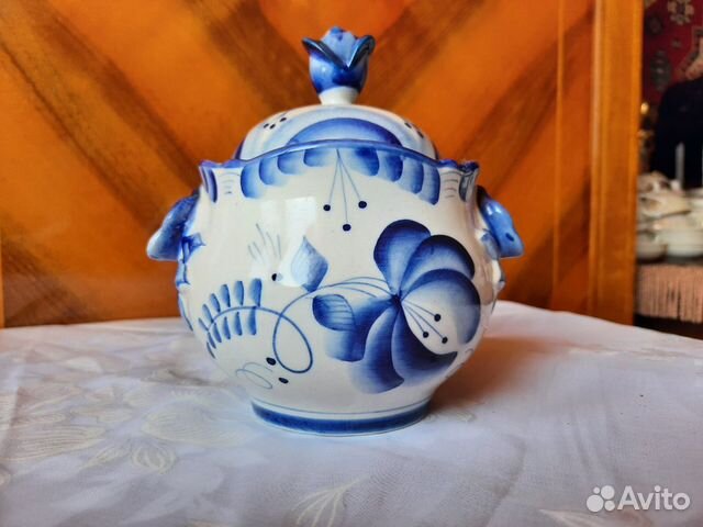 Фарфоровая конфетница, сахарница Гжель Фарфоровая конфетница, сахарница Гжель
