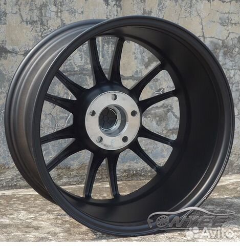 O.Z Racing Ultraleggera R18 J8 ET35 5X114.3 черные O.Z Racing Ultraleggera R18 J8 ET35 5X114.3 черные