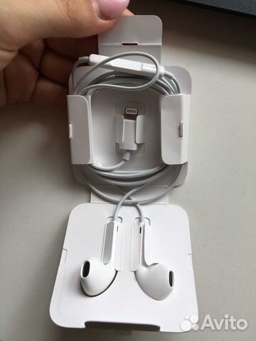 Наушники с микрофоном Apple EarPods with Lightning Наушники с микрофоном Apple EarPods with Lightning