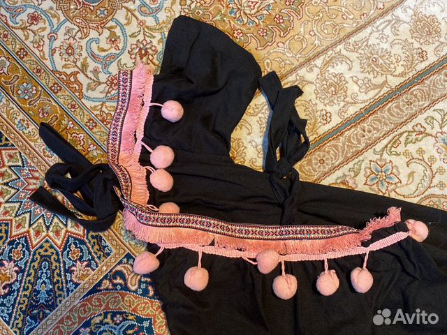 Летний сарафан с открытыми плечами и завязками Летний сарафан с открытыми плечами и завязками