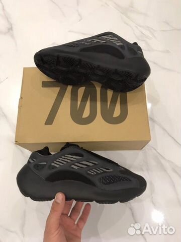 Кроссовки Adidas Yeezy Boost 700 Black Кроссовки Adidas Yeezy Boost 700 Black