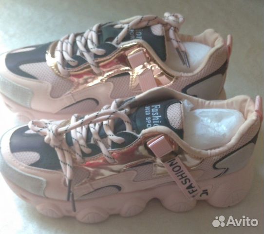 Кроссовки женские