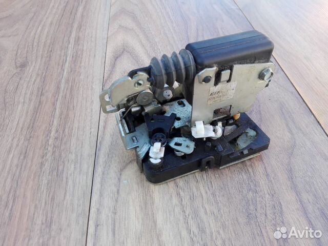 Замок двери передней правой Renault Logan 1