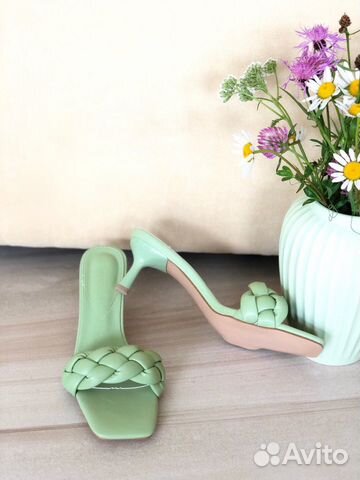 Босоножки, шлепки женские