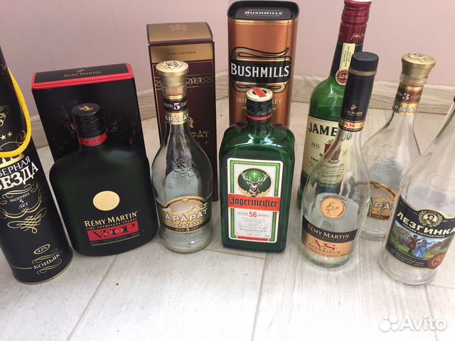 Бутылки из-под алкоголя с упаковками Бутылки из-под алкоголя с упаковками