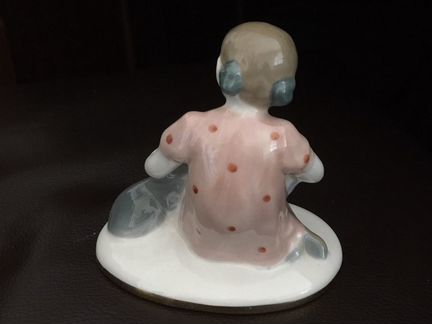 Статуэтка девочка с кошкой лфз