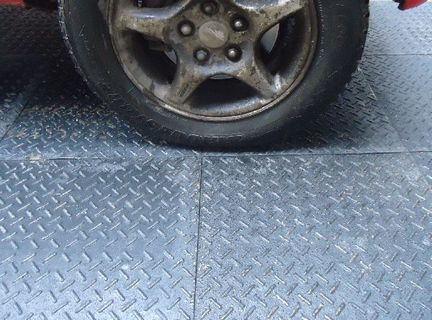 Полы в гараж, плитка для покрытия стяжки в гараже