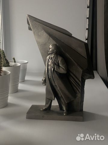 Статуэтка бюст Ленин под знаменем