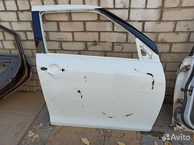 Дверь передняя правая Suzuki Swift 4