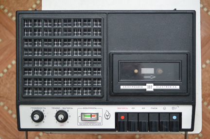 Кассетный магнитофон Электроника 302