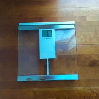 Электронные стеклянные напольные весы Bosch PPW420