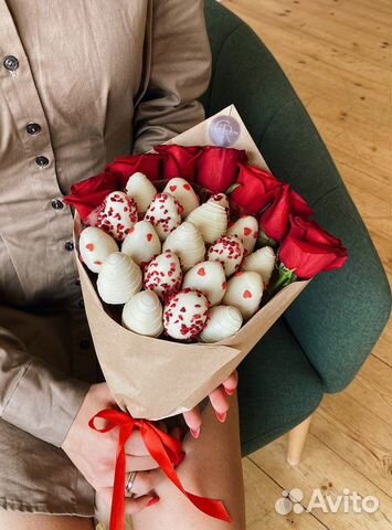 Розы + клубника в шоколаде букеты с доставкой