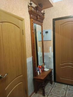 Старинное зеркало с консолью, трюмо