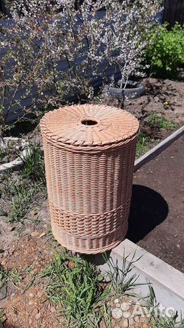 Плетеная корзина для белья