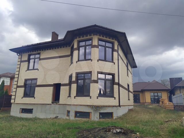 Коттедж 370 м² на участке 10 сот.